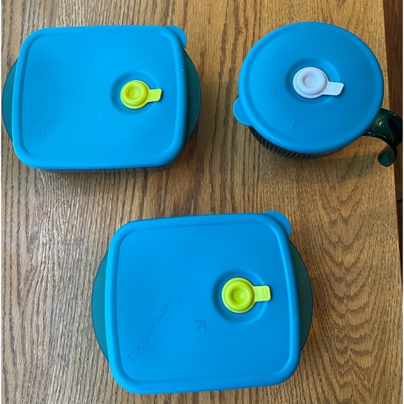 Tupperware vent n serve containers. Lot of 3 containers. - Picture 2 of 4